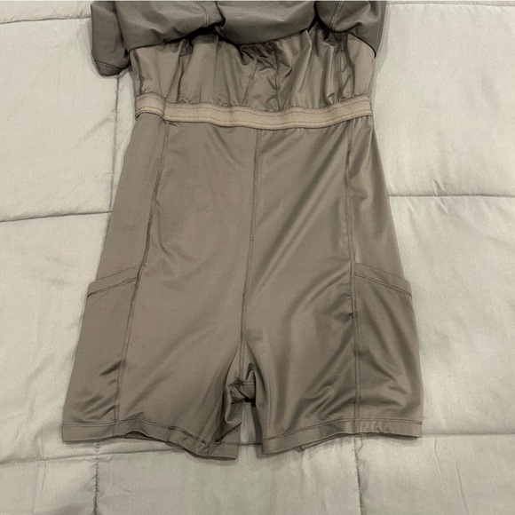 Dark Green Tennis Dress with Pockets - Picture 4 of 6